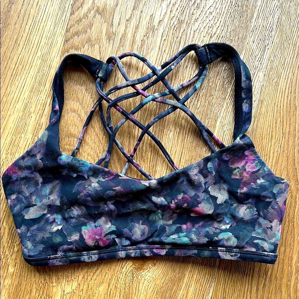 Lululemon sports bra size 6